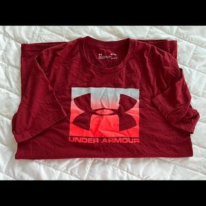 Under armor loose fit t shirt size medium